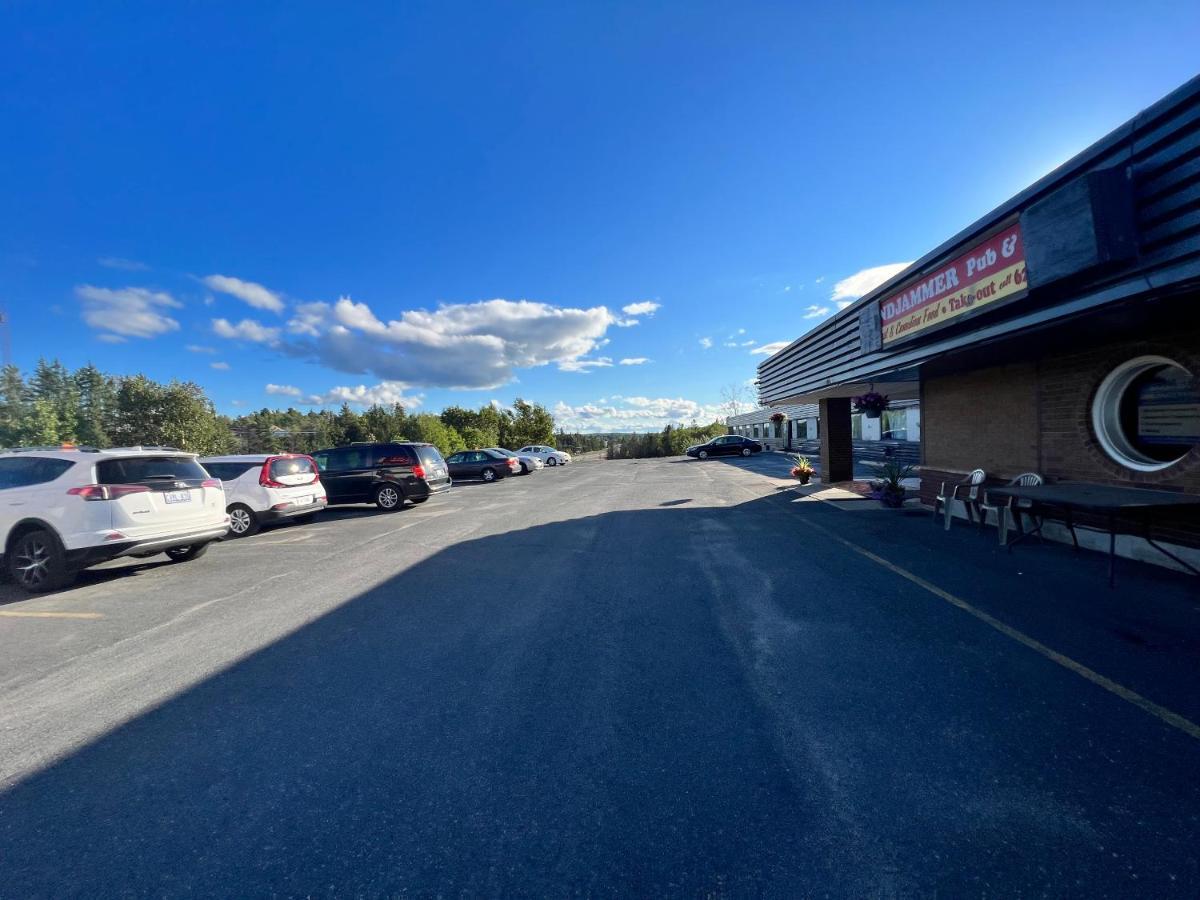 Lively Inn And Suites - Sudbury Naughton Екстериор снимка