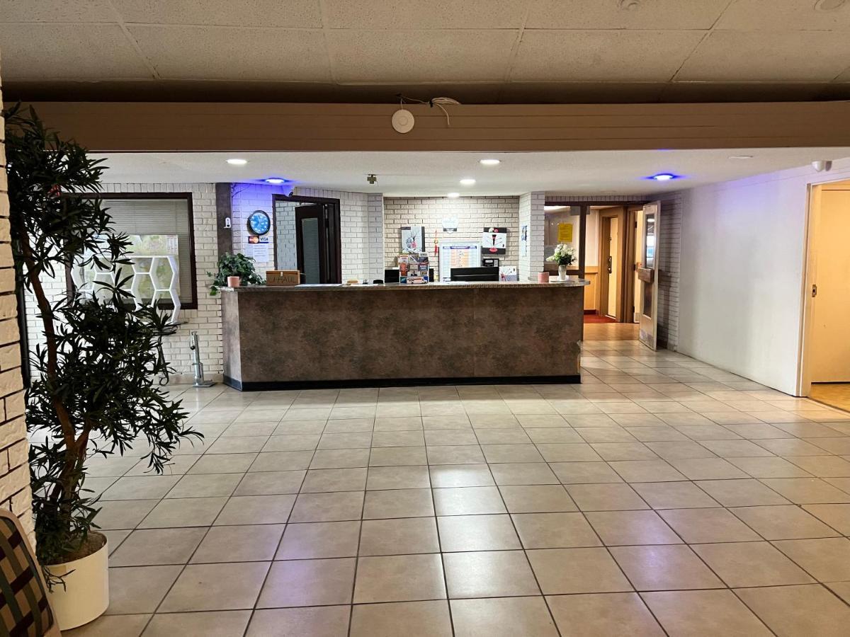Lively Inn And Suites - Sudbury Naughton Екстериор снимка
