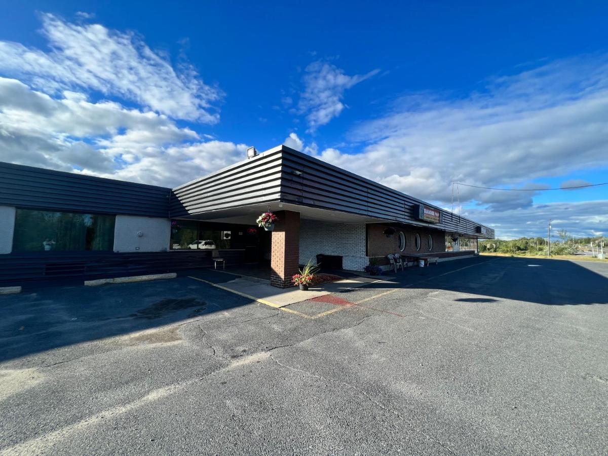 Lively Inn And Suites - Sudbury Naughton Екстериор снимка