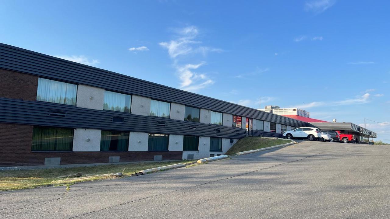 Lively Inn And Suites - Sudbury Naughton Екстериор снимка
