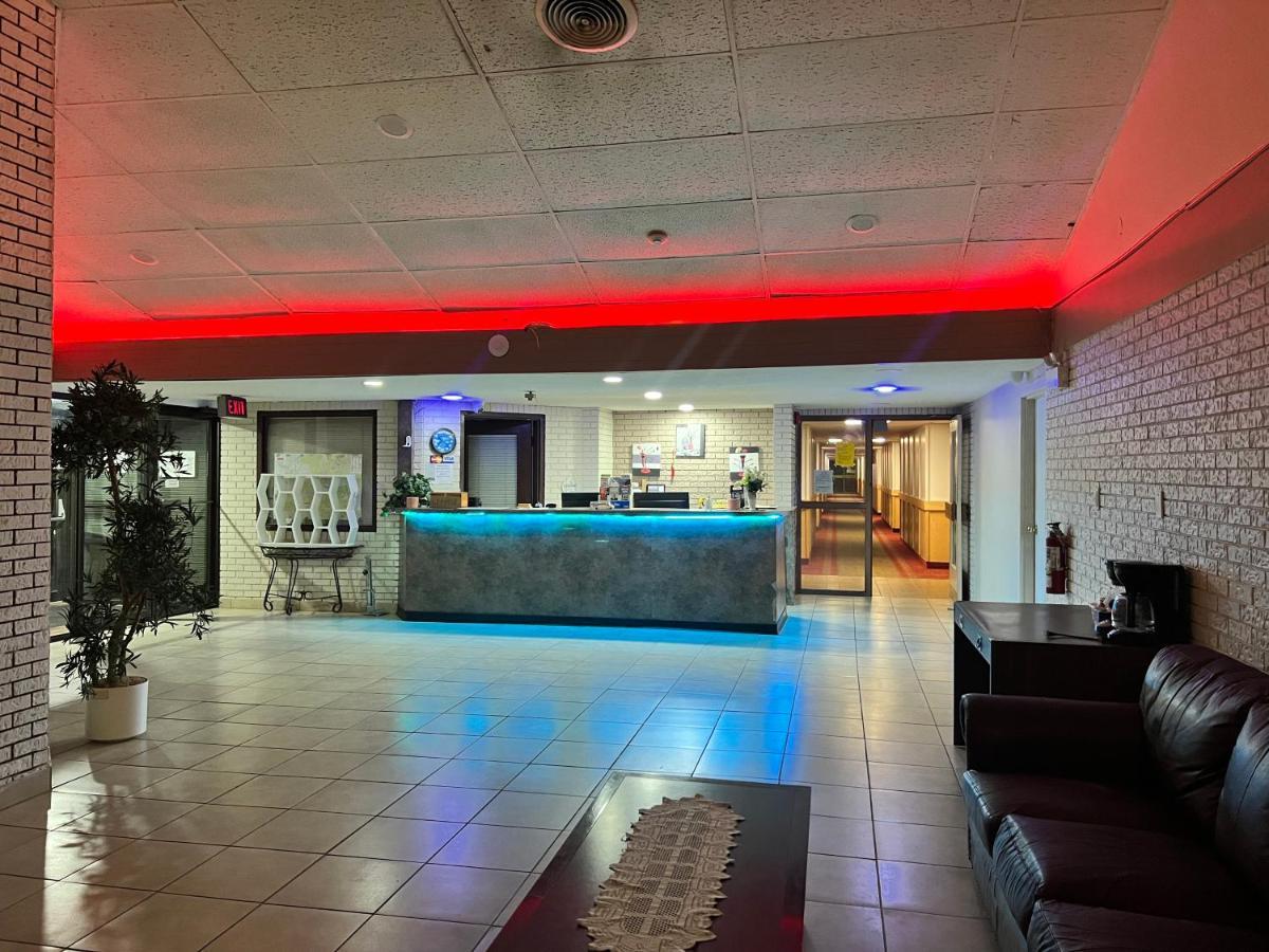 Lively Inn And Suites - Sudbury Naughton Екстериор снимка