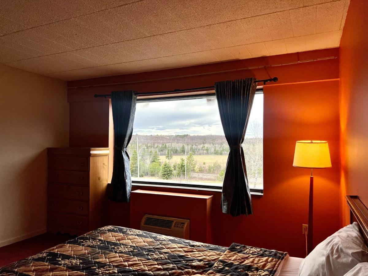 Lively Inn And Suites - Sudbury Naughton Екстериор снимка