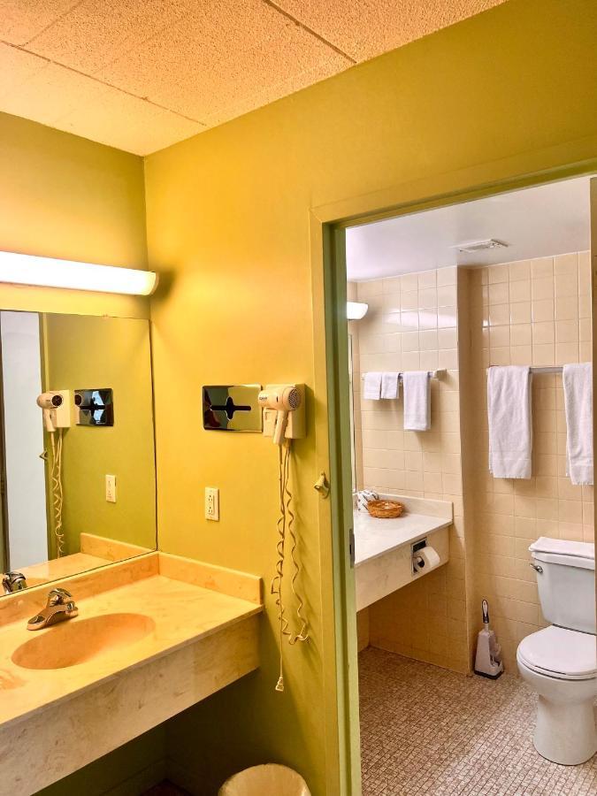 Lively Inn And Suites - Sudbury Naughton Екстериор снимка