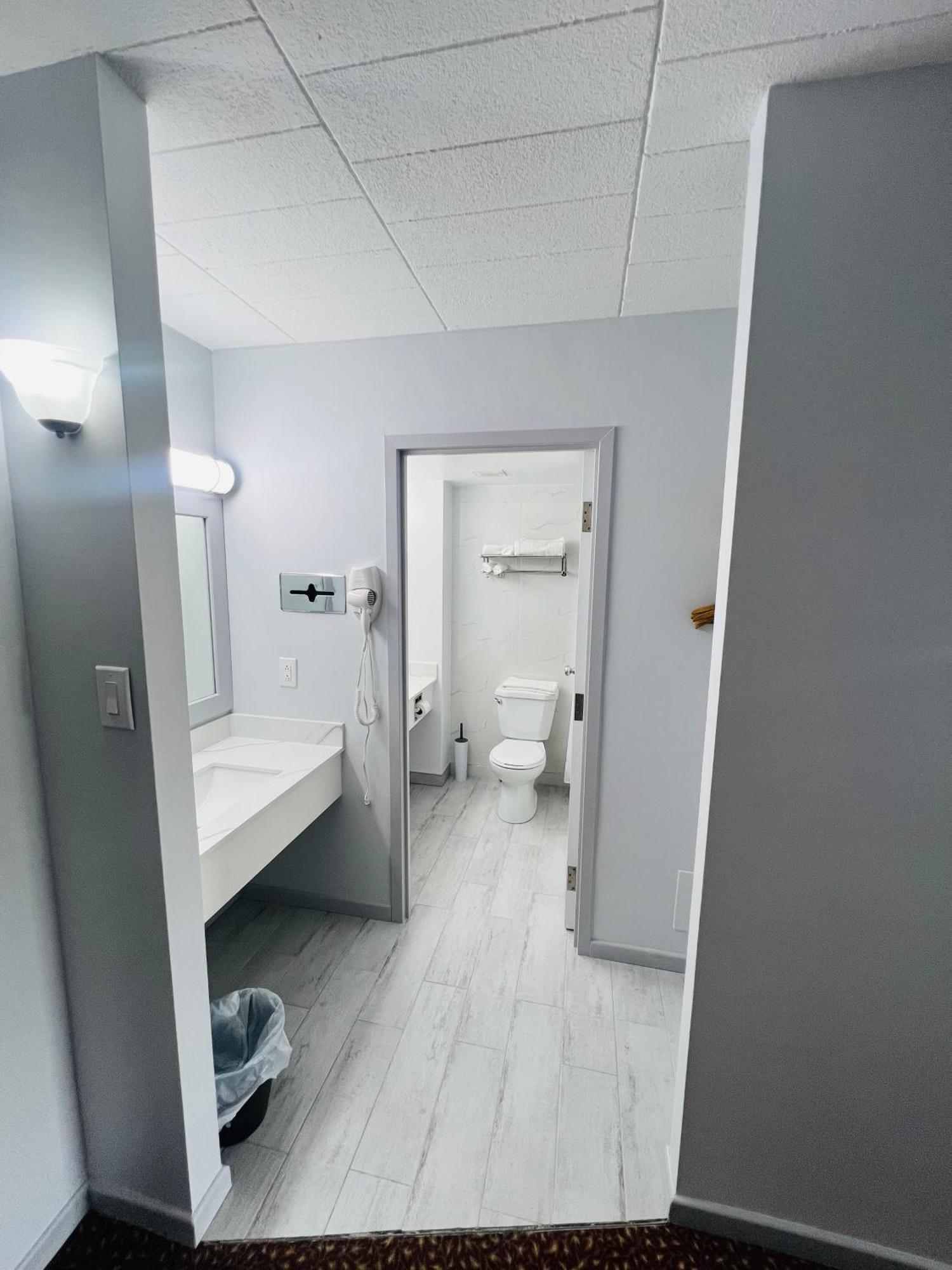 Lively Inn And Suites - Sudbury Naughton Екстериор снимка