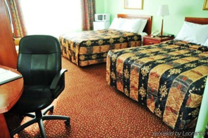 Lively Inn And Suites - Sudbury Naughton Стая снимка